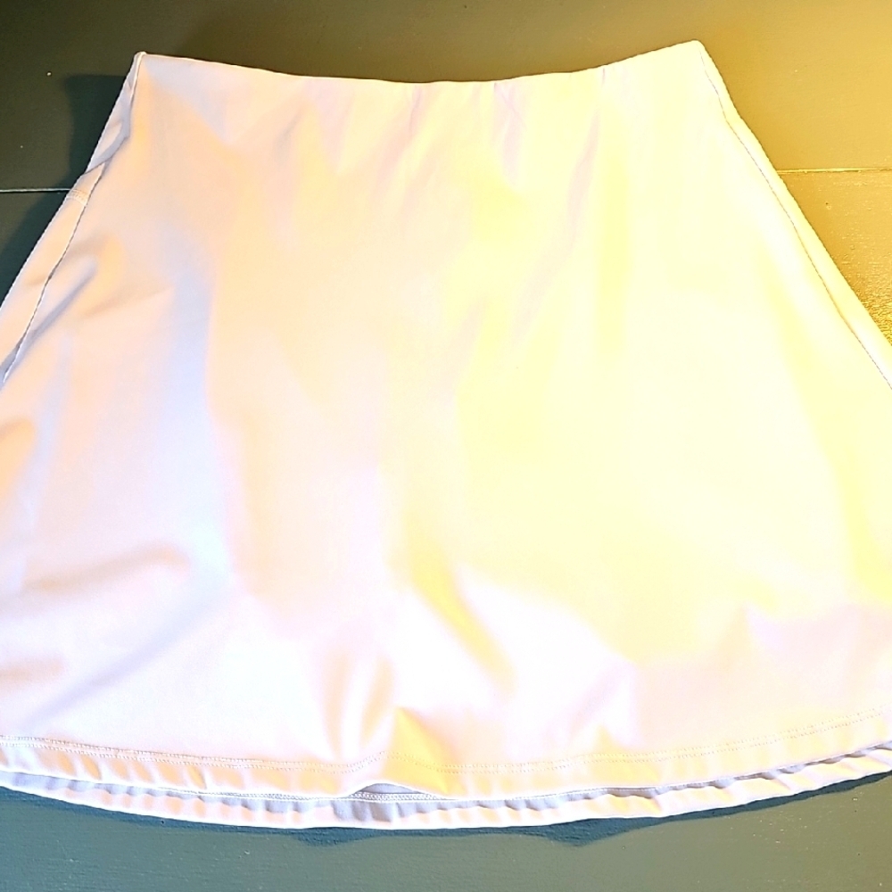 White Women's Skort By Ododos Size‎ Small. White Stretch. Golf or Tennis.